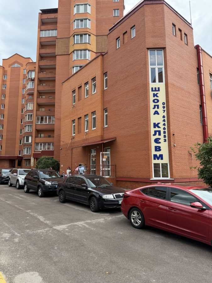 Продажа 2-комнатной квартиры 83 м², Машинобудівельників, 4Б