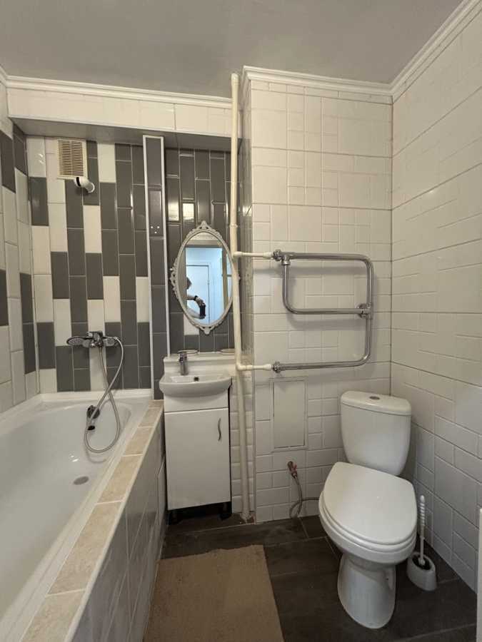 Продажа 3-комнатной квартиры 72 м², Амвросия Бучмы ул., 7