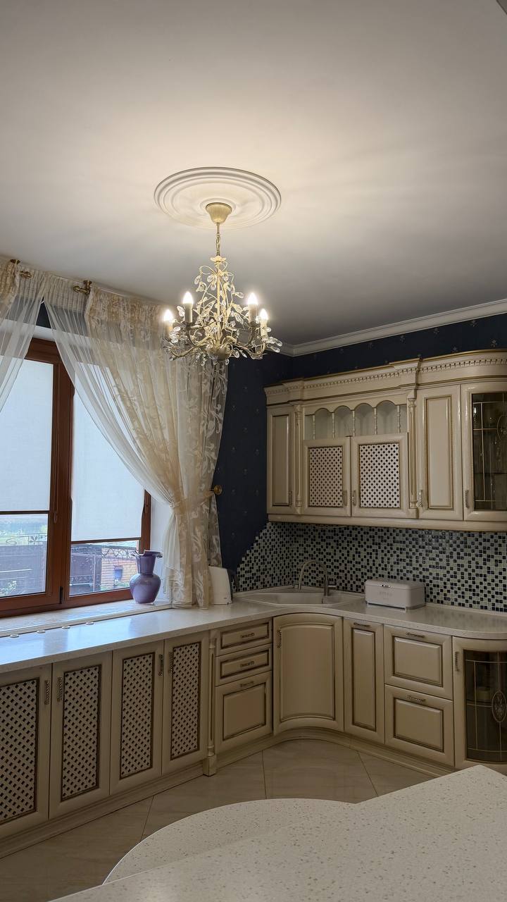 Оренда будинку 200 м²