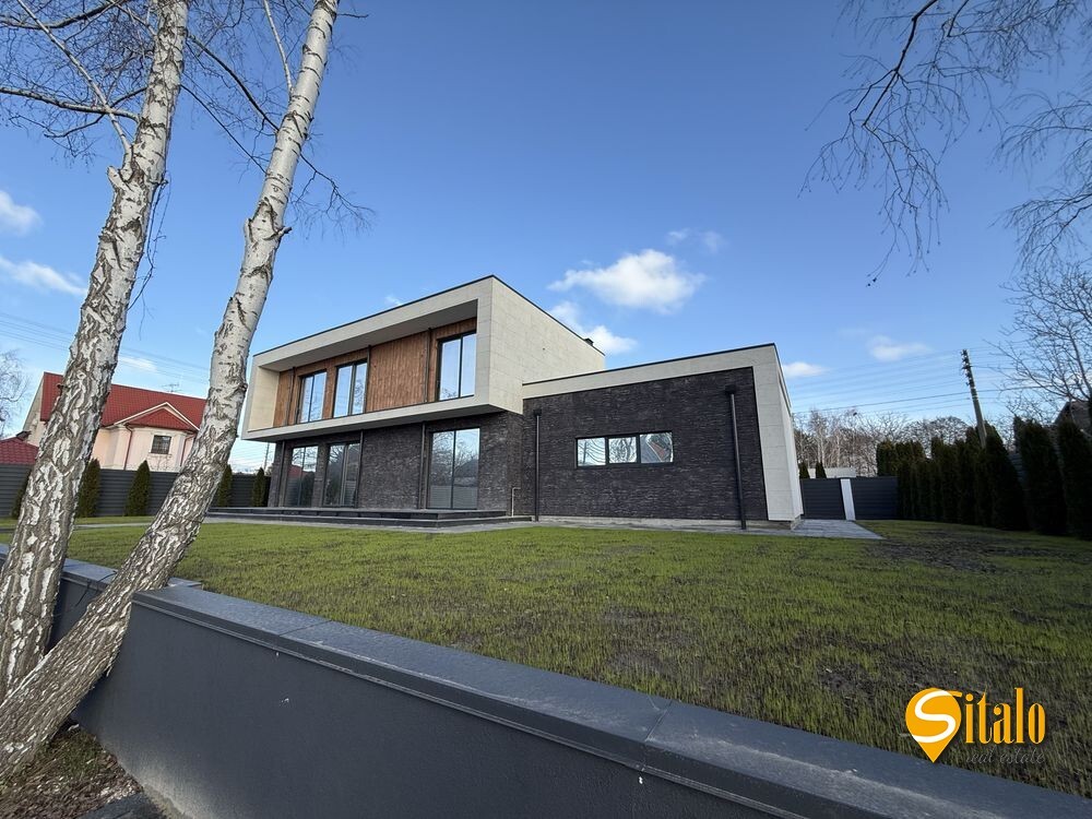 Продаж будинку 270 м²