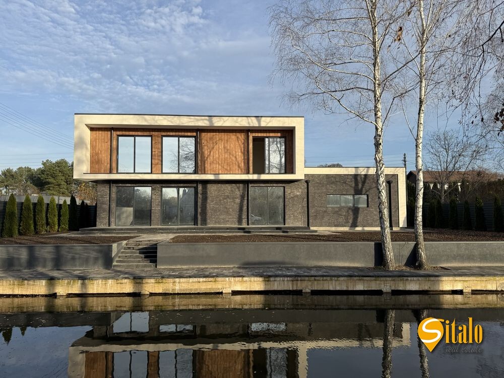 Продаж будинку 270 м²