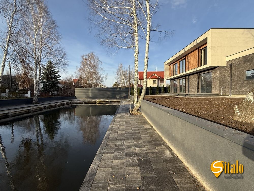 Продаж будинку 270 м²
