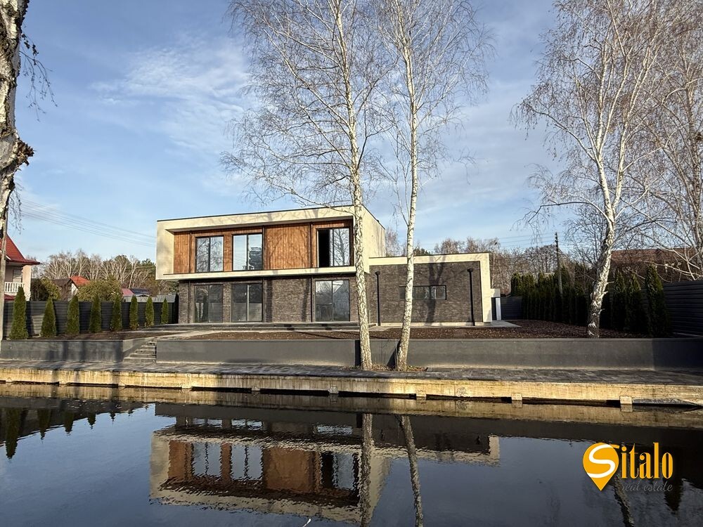 Продаж будинку 270 м²