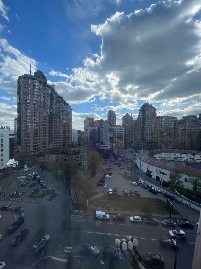 Оренда 3-кімнатної квартири 89 м², Генерала Алмазова вул., 14