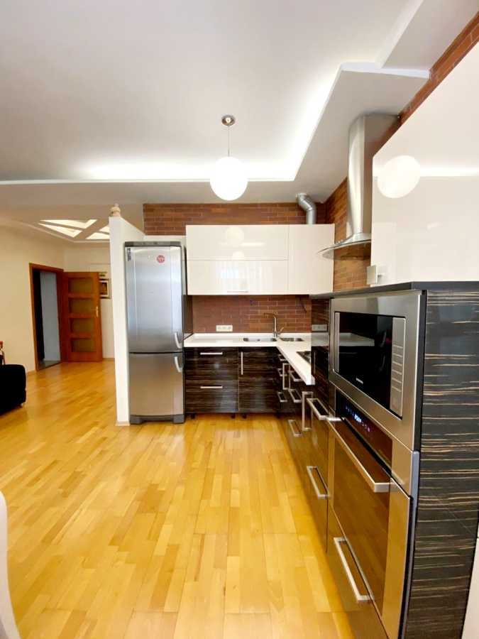2-комнатная квартира посуточно 85 м², Дмитрия Яворницкого просп., 11