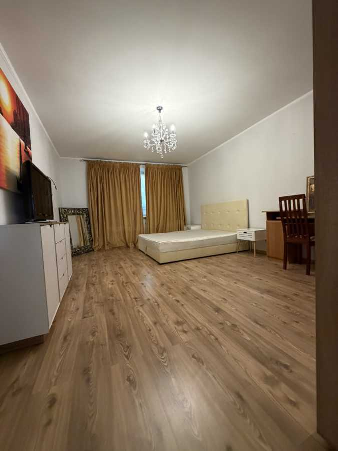 Продажа 1-комнатной квартиры 56 м², Бориспольская ул., 6