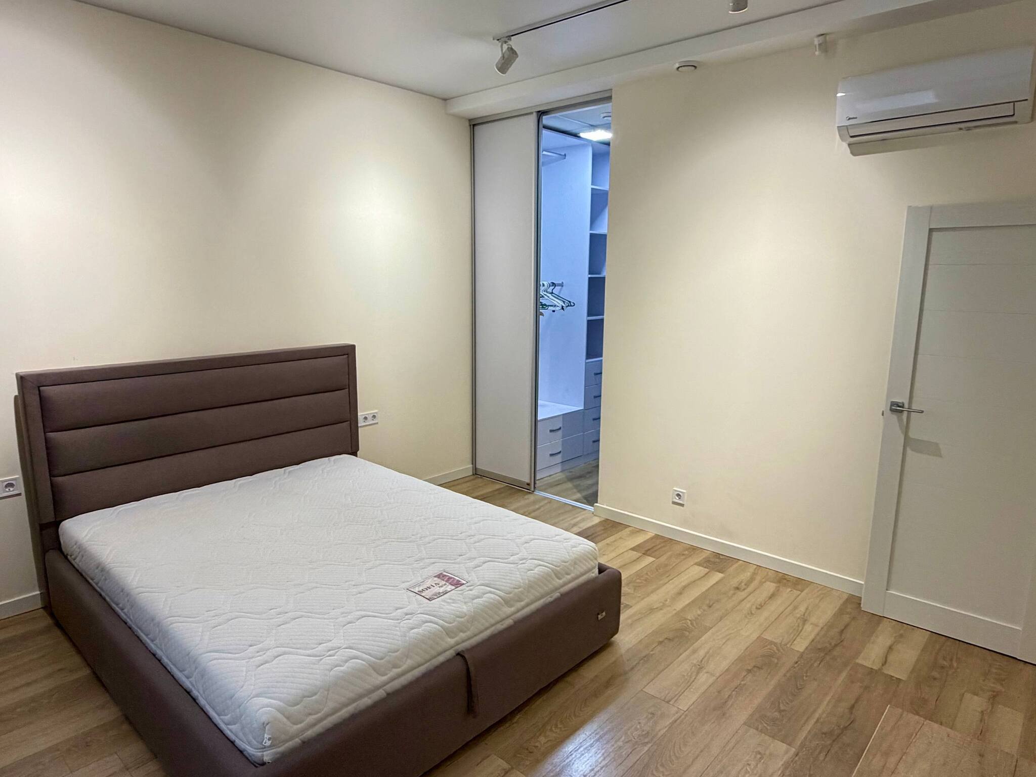 Аренда 4-комнатной квартиры 80 м², Князя Ярослава Мудрого ул.