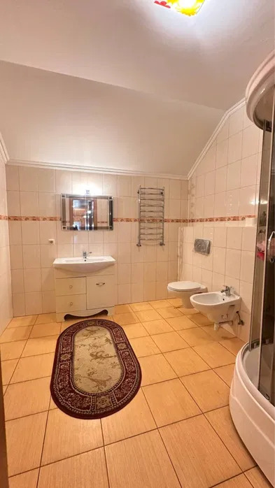 Оренда будинку 650 м²