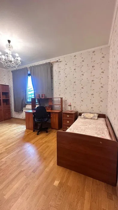 Оренда будинку 650 м²