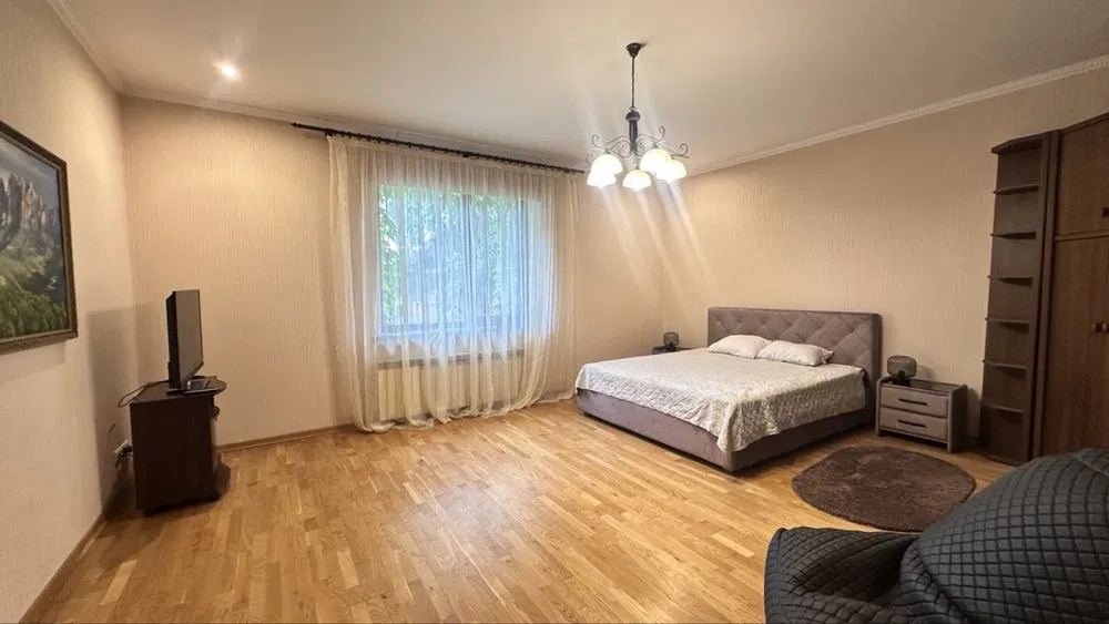Оренда будинку 650 м²
