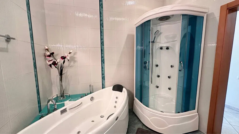 Оренда будинку 650 м²