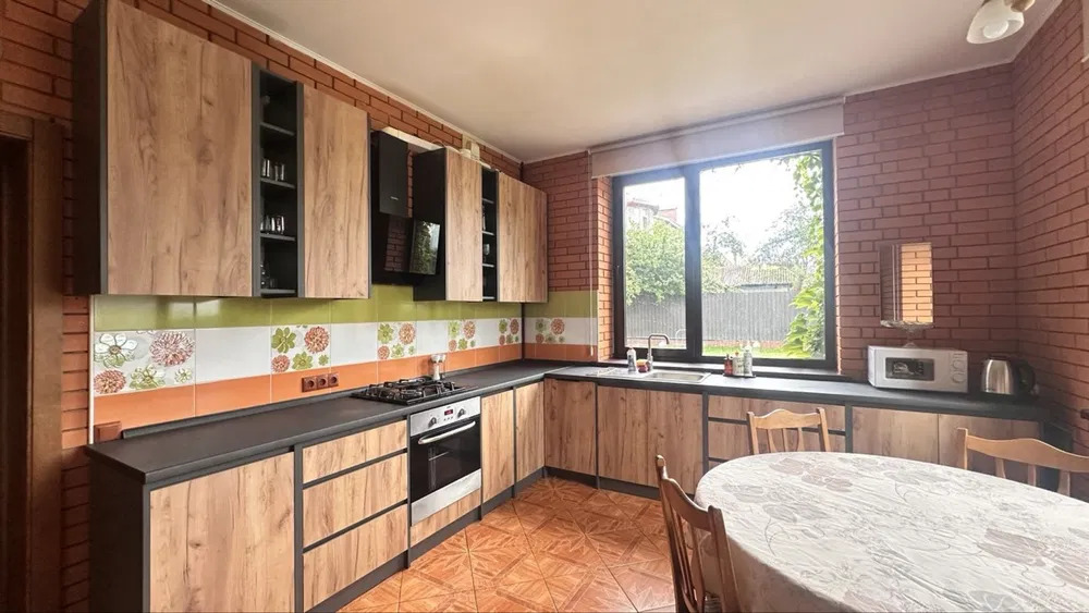 Оренда будинку 650 м²