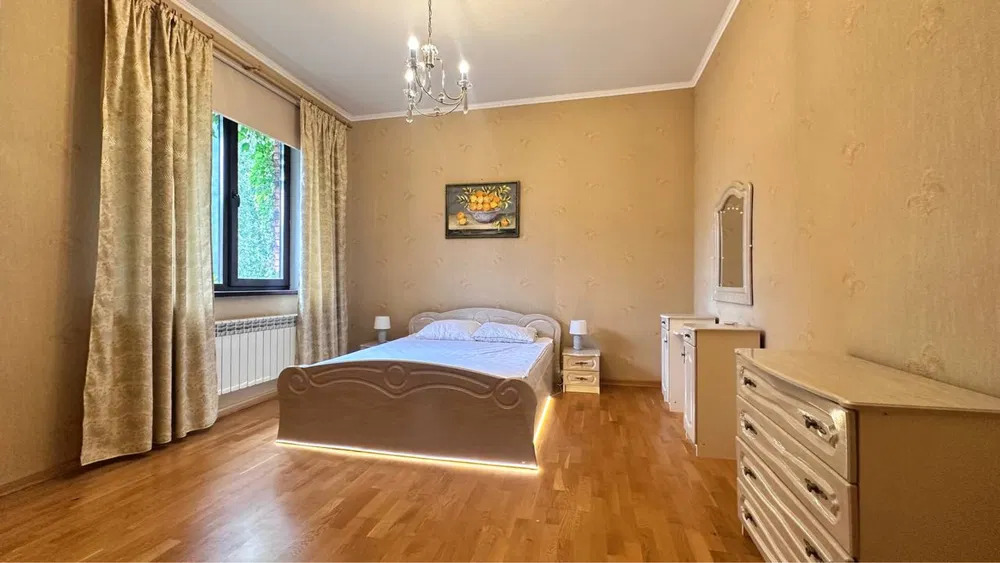 Оренда будинку 650 м²