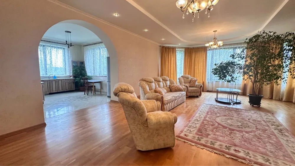 Оренда будинку 650 м²