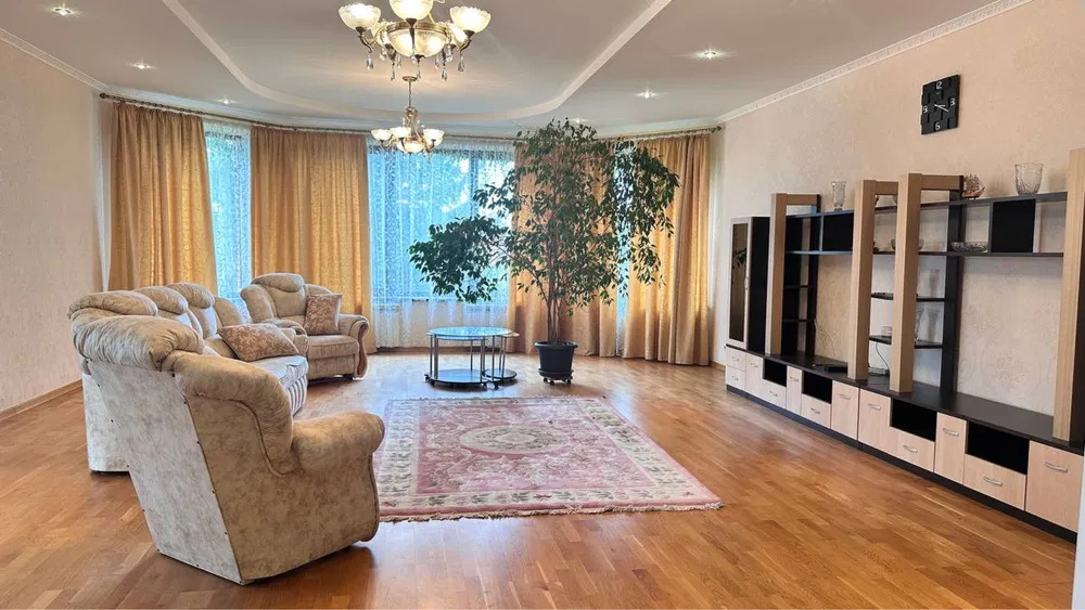 Оренда будинку 650 м²
