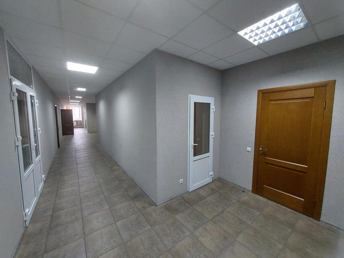 Аренда офиса 1000 м², Кирилловская ул.