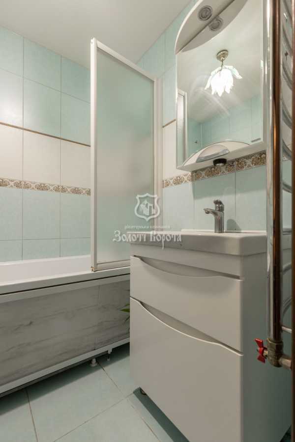 Продажа 3-комнатной квартиры 75.3 м², Ревуцкого ул., 44