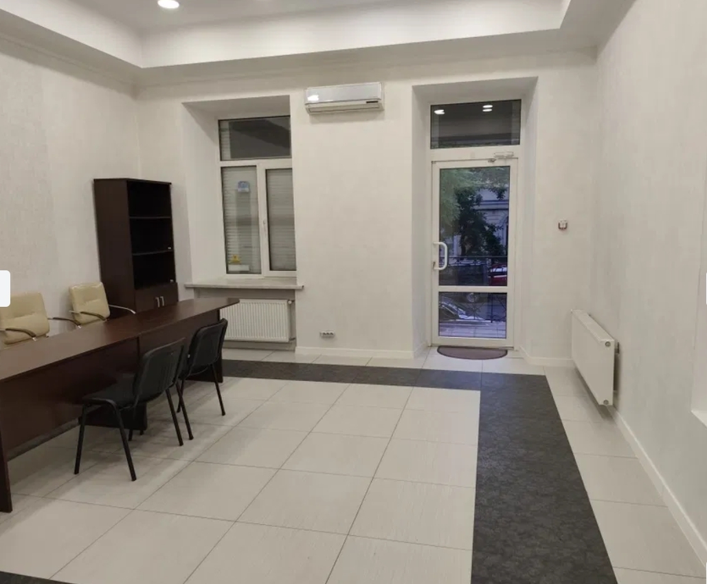Оренда офісу 95 м², Польська вул.