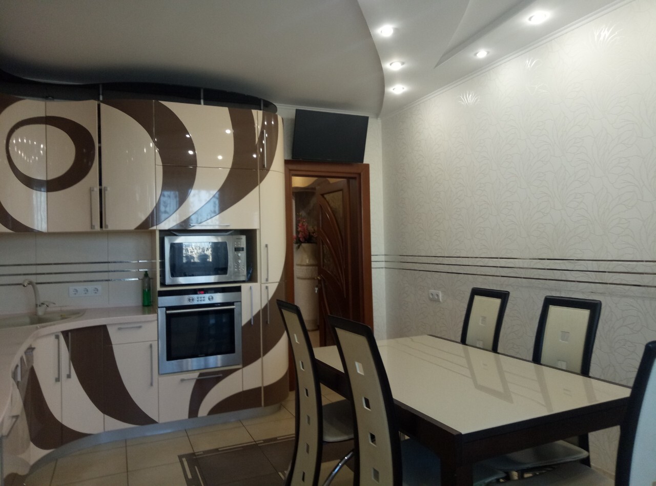 Продажа 3-комнатной квартиры 150 м², Тополевая ул., 26