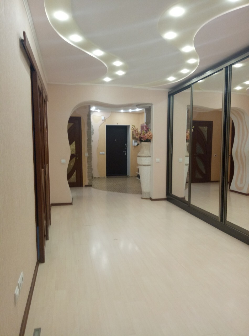 Продажа 3-комнатной квартиры 150 м², Тополевая ул., 26
