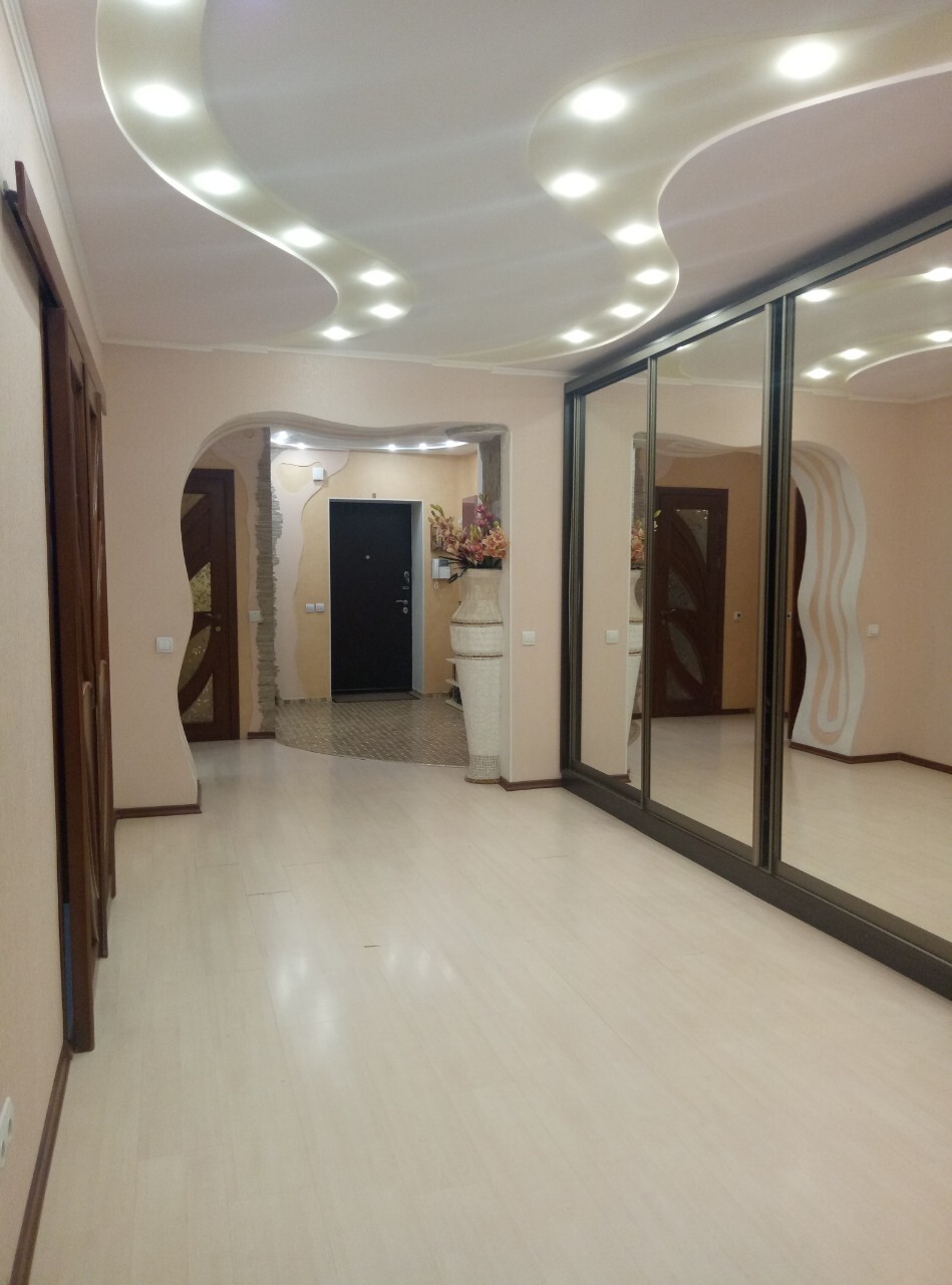 Продажа 3-комнатной квартиры 150 м², Тополевая ул., 26