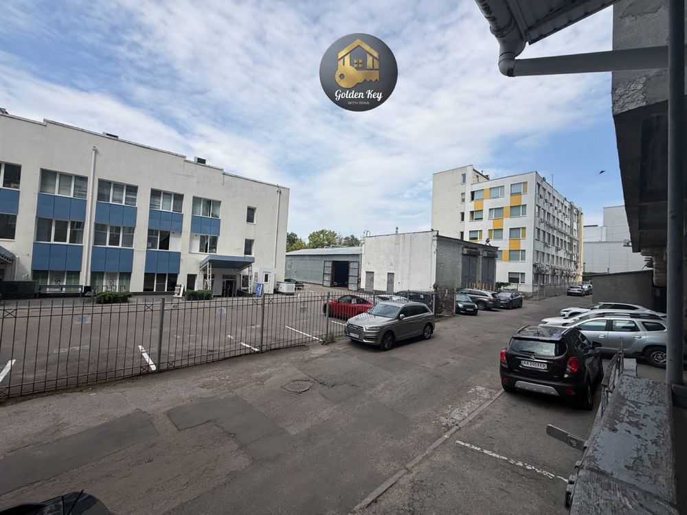 Продажа офиса 40.7 м², Евгения Сверстюка ул., 11