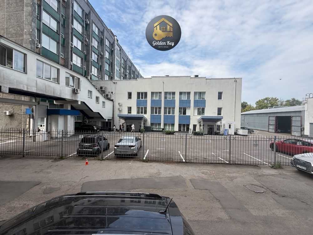 Продажа офиса 40.7 м², Евгения Сверстюка ул., 11