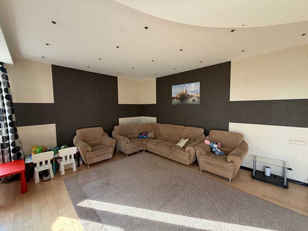 Оренда 4-кімнатної квартири 178 м², Старонаводницька вул., 13