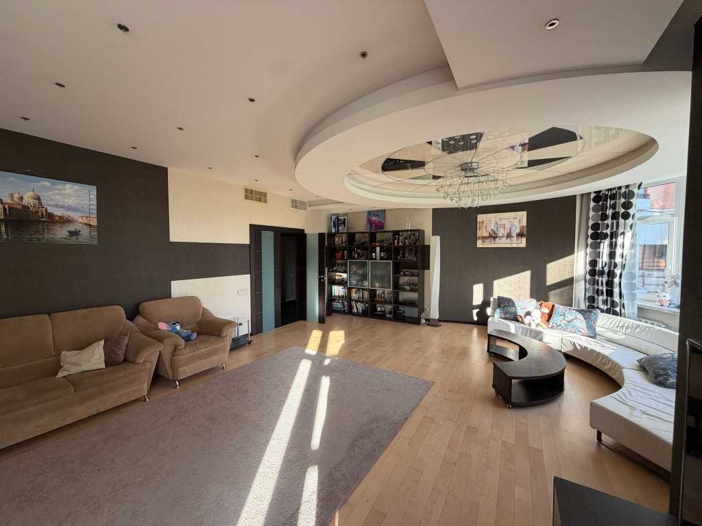 Оренда 4-кімнатної квартири 178 м², Старонаводницька вул., 13