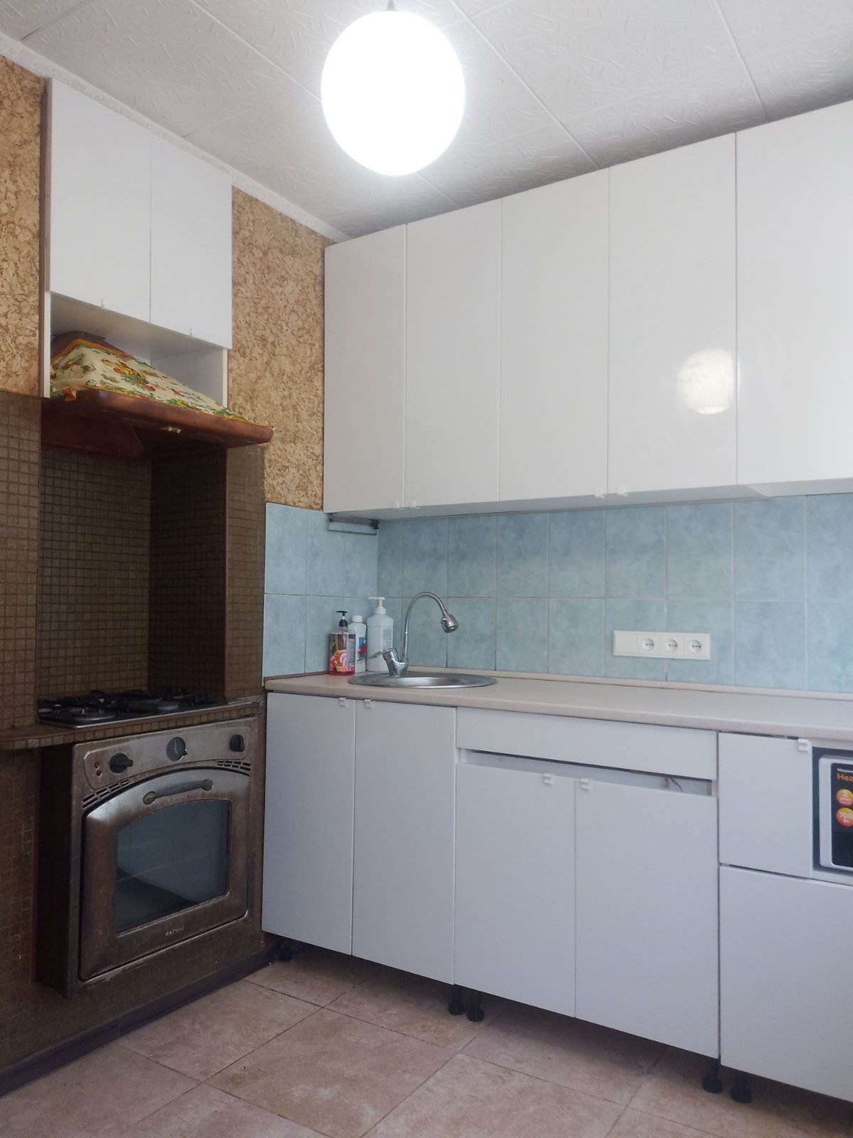 Оренда 3-кімнатної квартири 60 м², Симиренка вул., 5