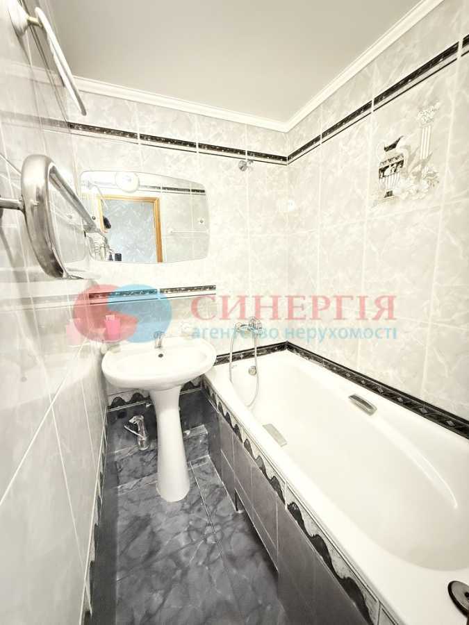 Продаж 3-кімнатної квартири 68 м², Саксаганського вул., 54/56