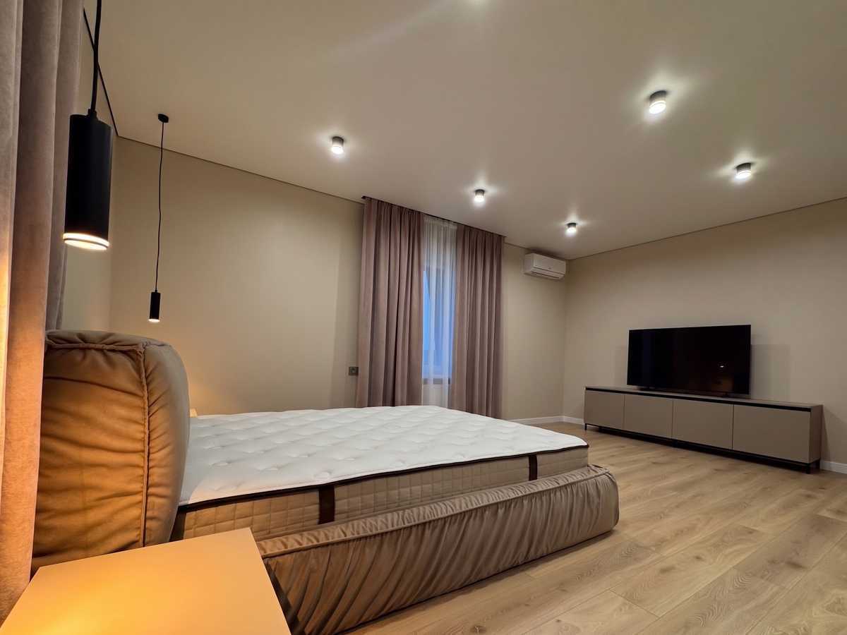 Продажа 3-комнатной квартиры 92 м², Садовая ул., 1б