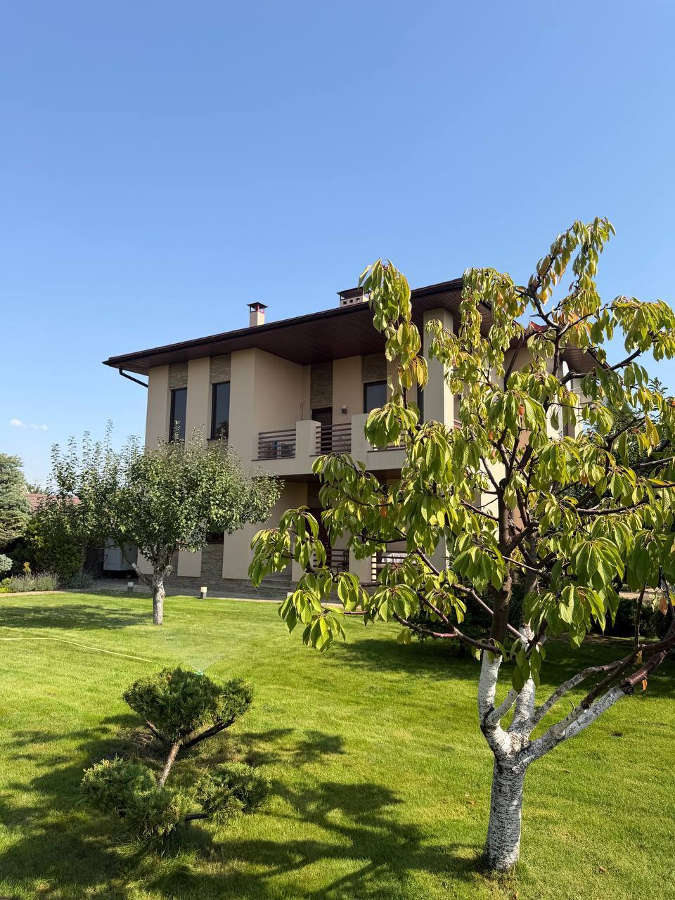 Продаж будинку 320 м²