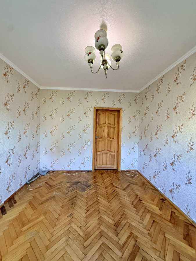Продажа 3-комнатной квартиры 76 м², Академика Заболотного ул., 106