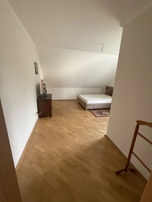 Оренда будинку 180 м²