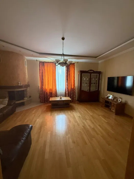 Оренда будинку 180 м²
