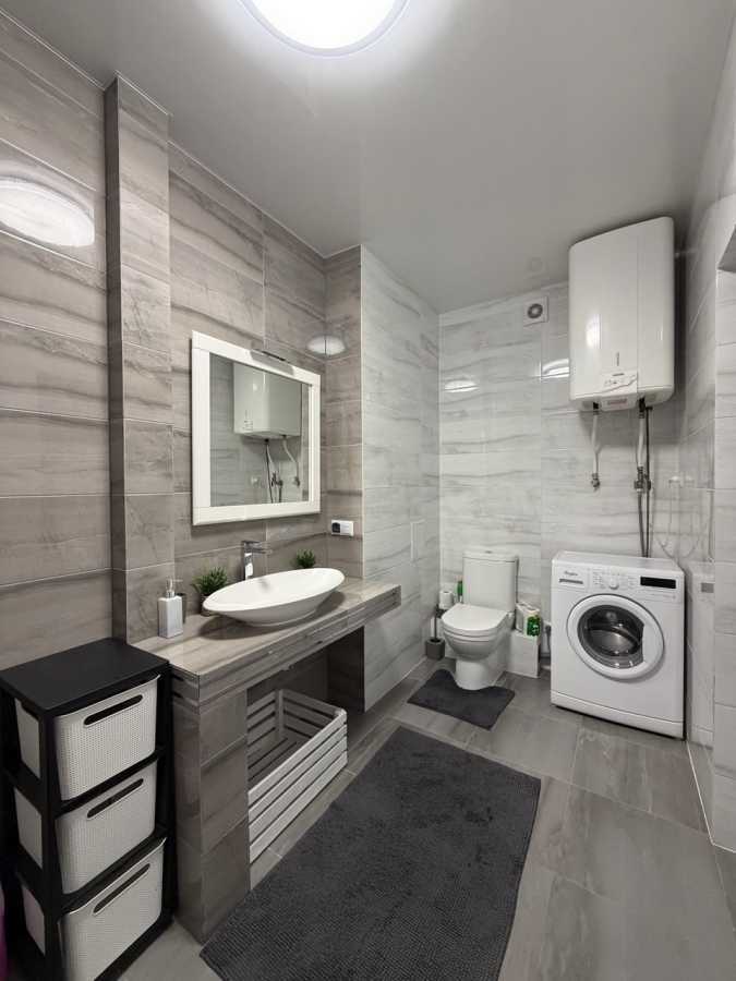 Продажа 2-комнатной квартиры 83 м², Машинобудівельників, 4Б