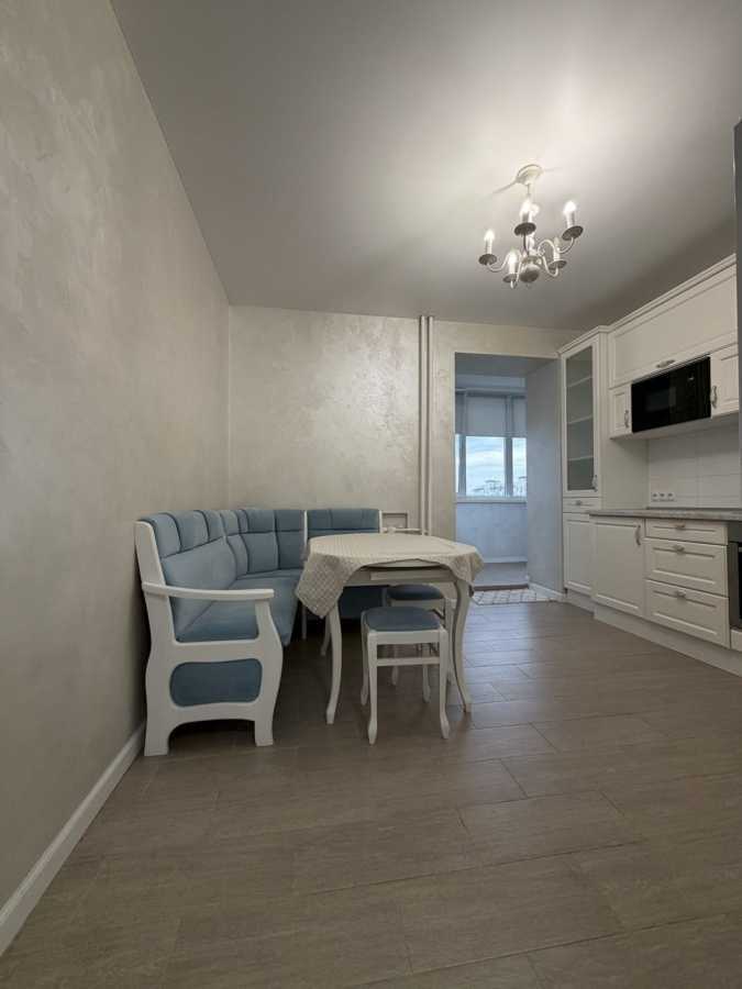 Продажа 2-комнатной квартиры 83 м², Машинобудівельників, 4Б