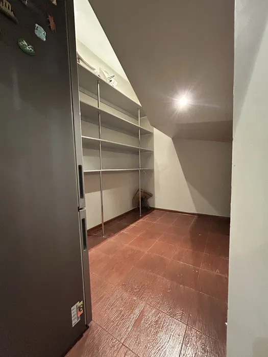 Оренда будинку 221 м²