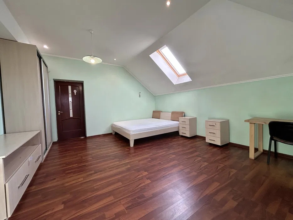 Оренда будинку 221 м²