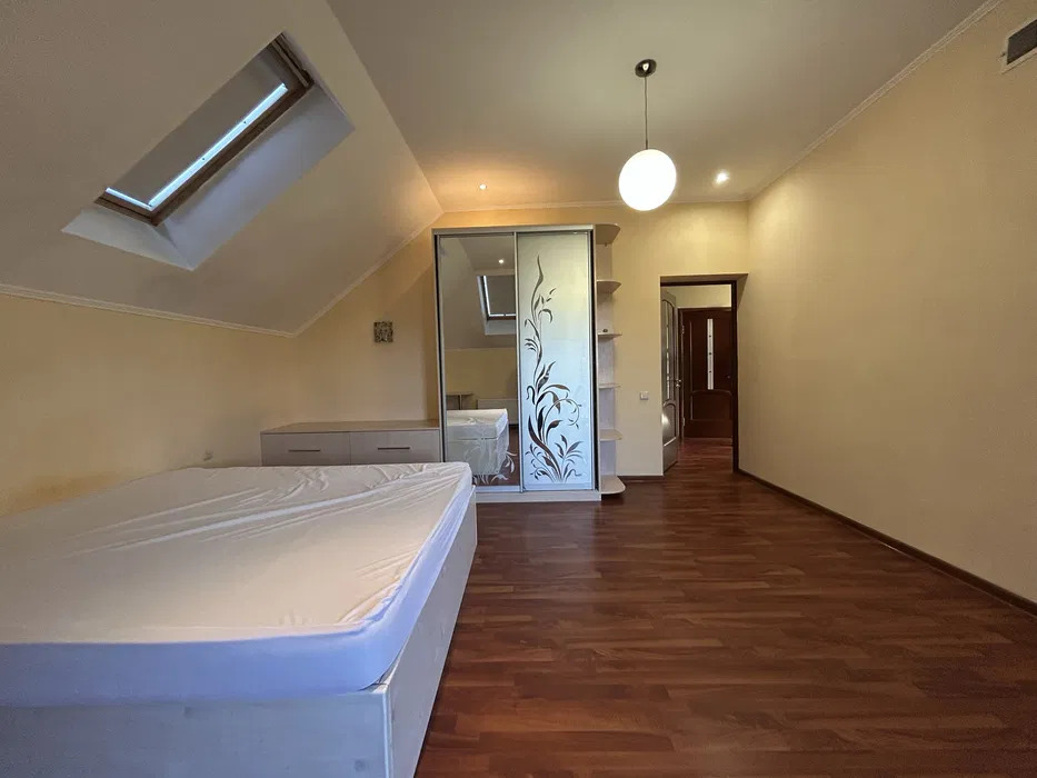 Оренда будинку 221 м²