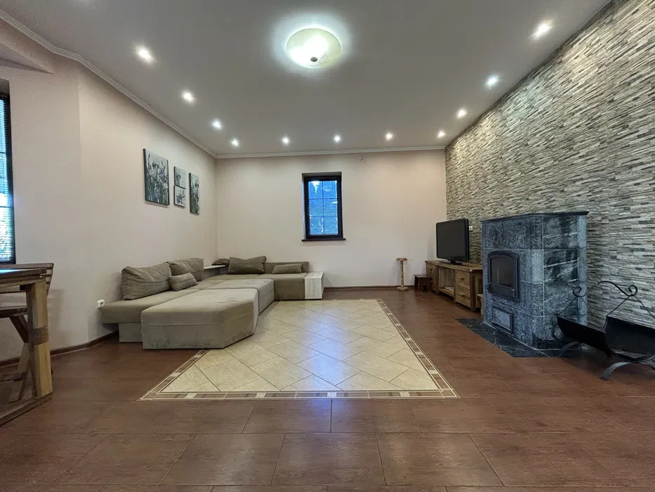 Оренда будинку 221 м²