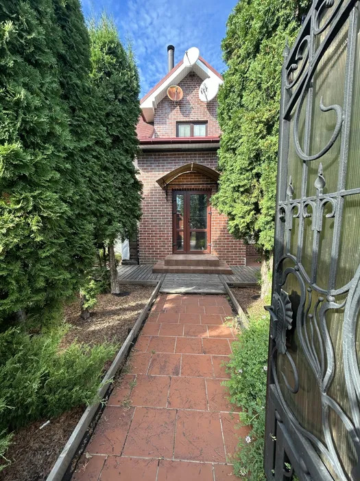 Оренда будинку 221 м²