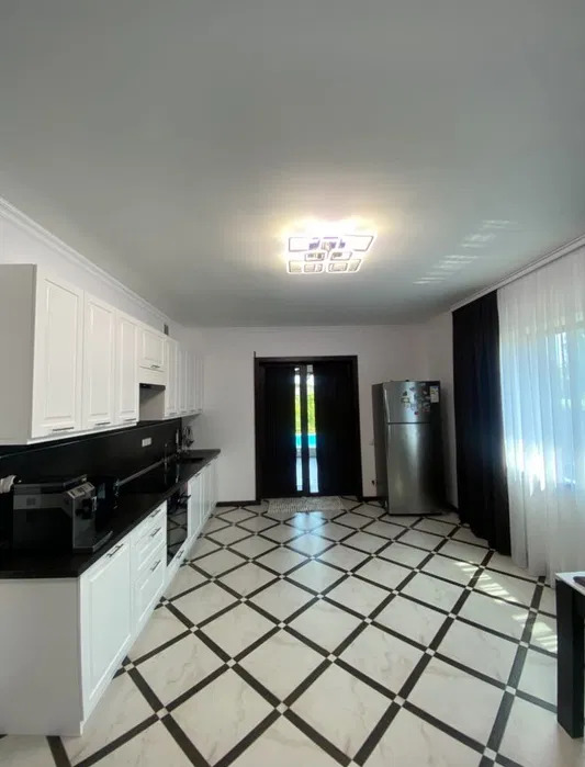 Оренда будинку 225 м²