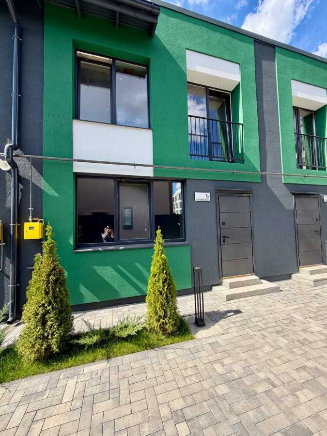 Продажа 3-комнатной квартиры 72 м², Святопетровского ул., 34