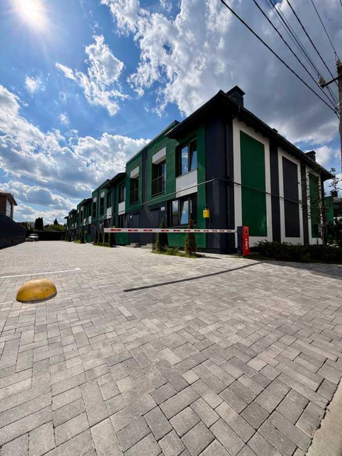 Продажа 3-комнатной квартиры 72 м², Святопетровского ул., 34