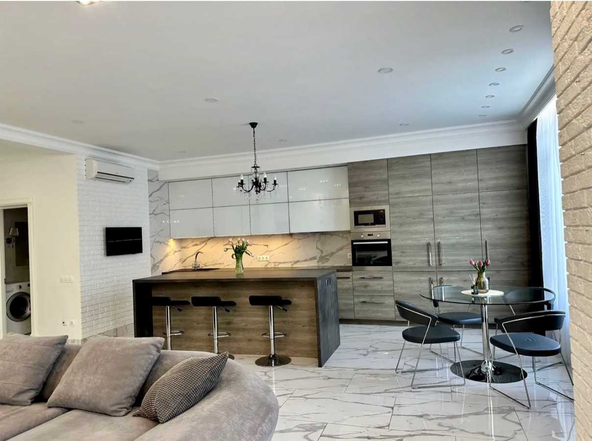 Аренда 3-комнатной квартиры 140 м², Саперное Поле ул., 3
