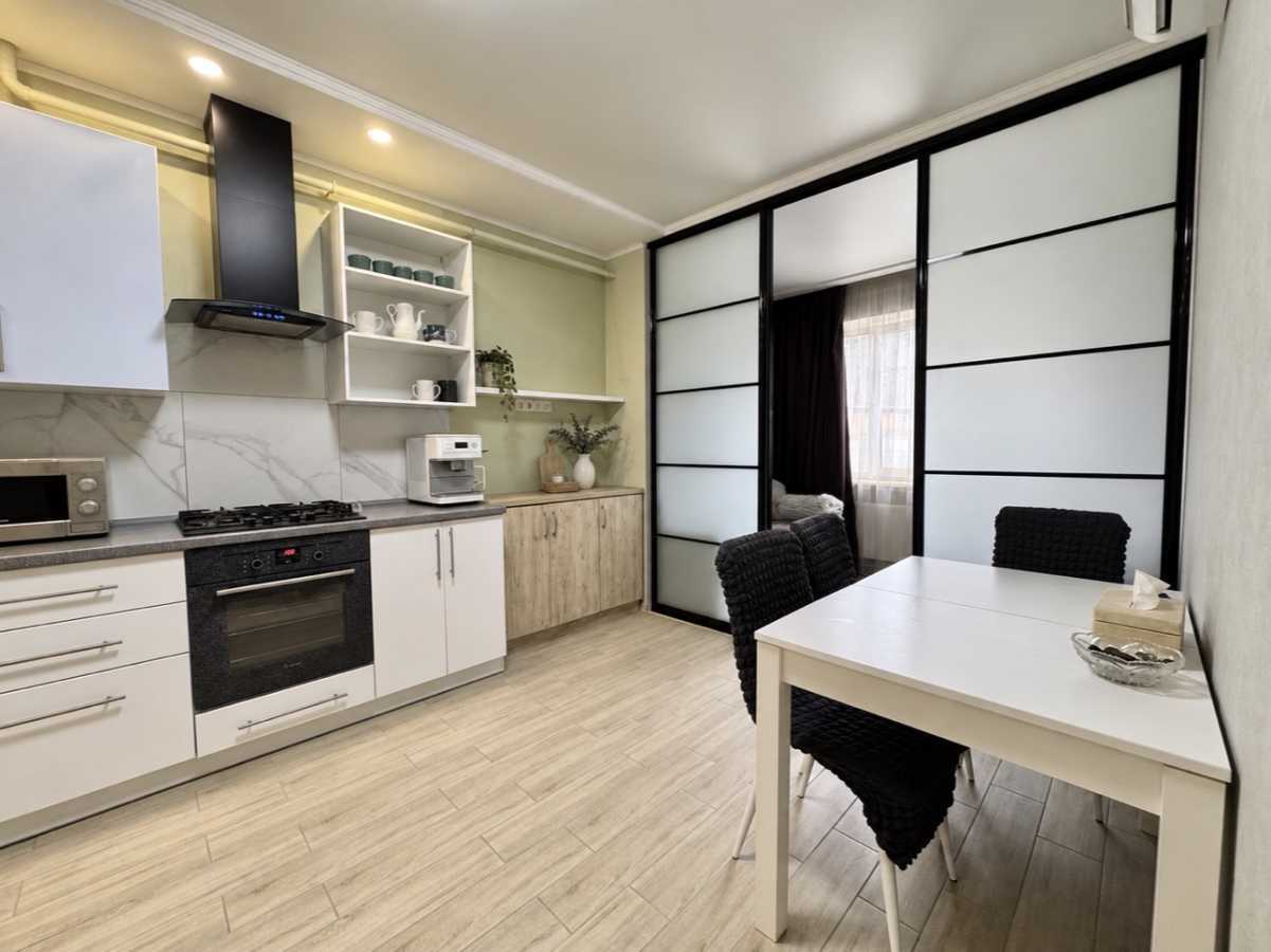 Продаж 1-кімнатної квартири 48.3 м², Гнатюка пров., 8