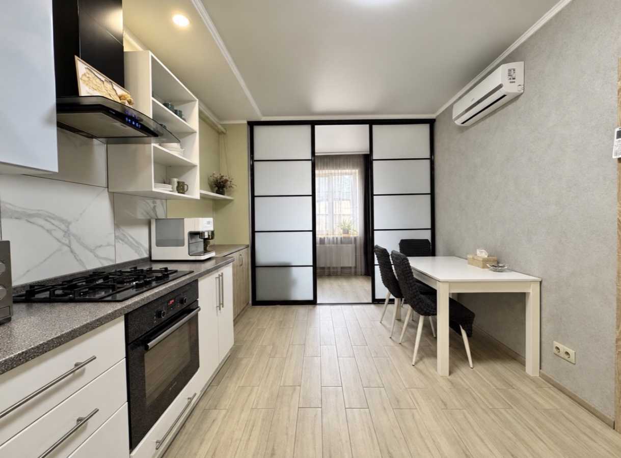 Продаж 1-кімнатної квартири 48.3 м², Гнатюка пров., 8