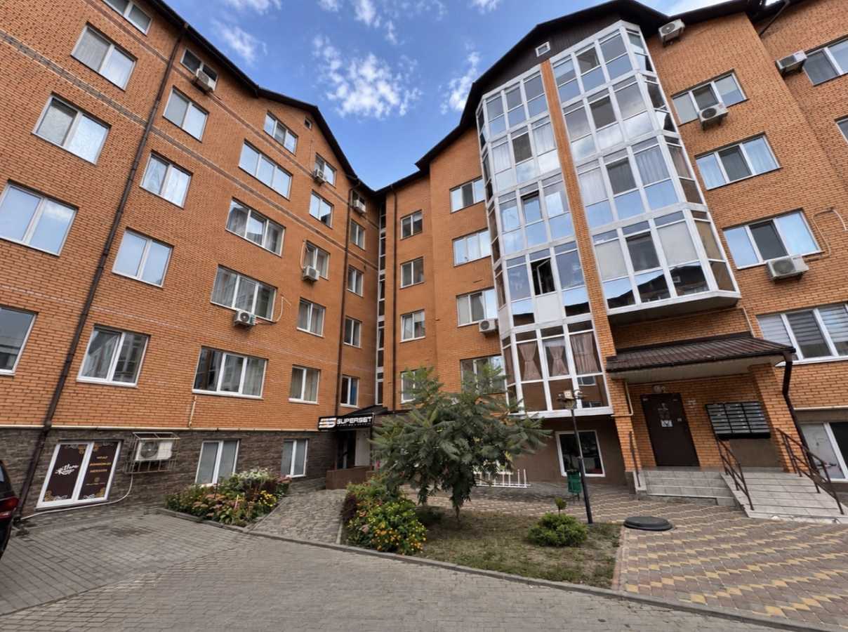 Продаж 1-кімнатної квартири 48.3 м², Гнатюка пров., 8